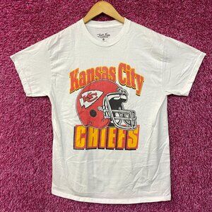 NFL Kansas City Chief Vintage Style Helmet Logo Football T-Shirt Extra Small